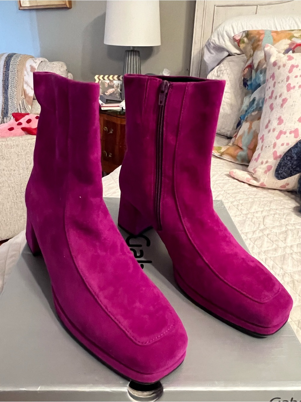 Women’s Suede High Ankle /low calf Boots in Fuchsia Purple Color
Gabor
NWT